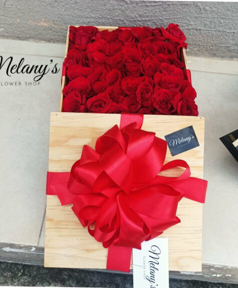 caja con 36 rosas rojas